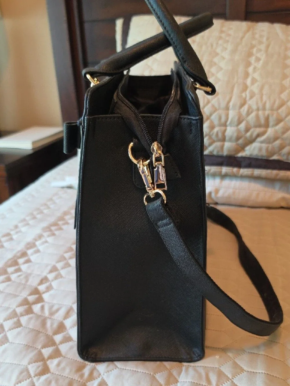 Elegant Black Structured Tote Bag with Bow Detail